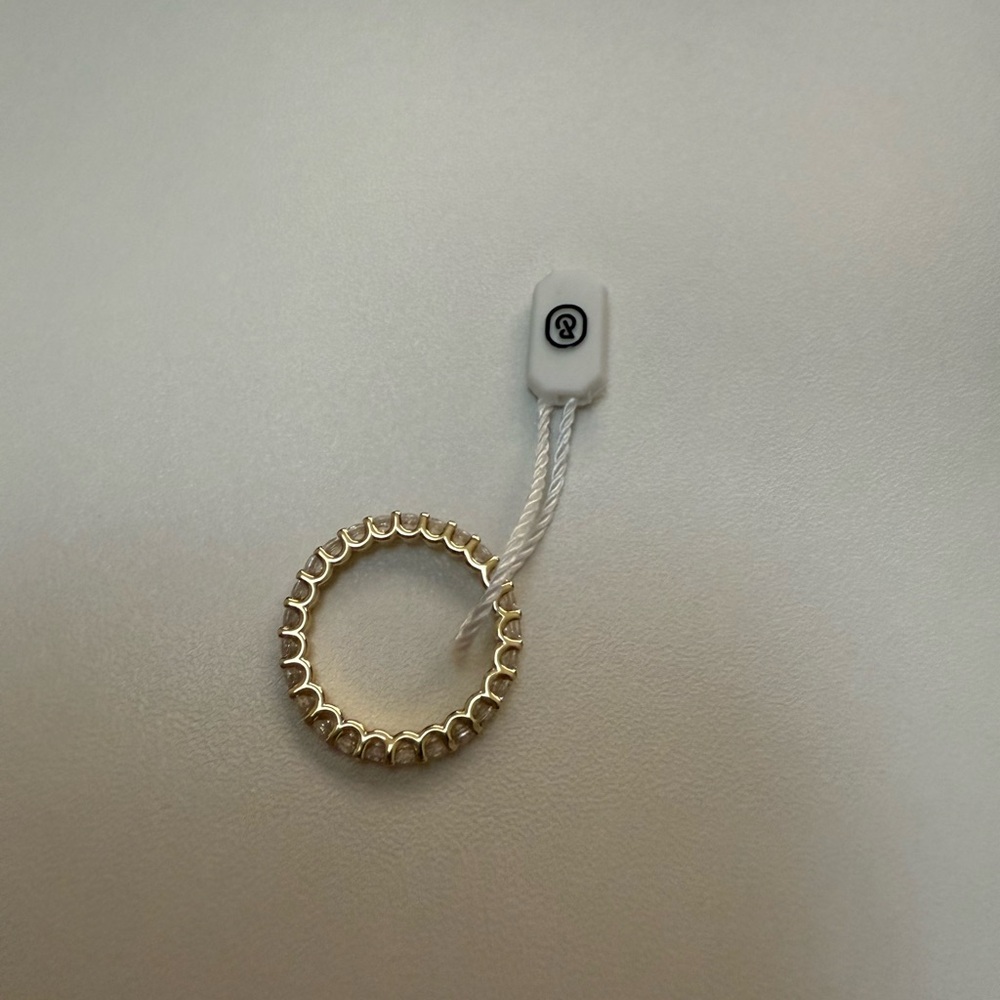 Objkts Elise eternity wedding band in gold color